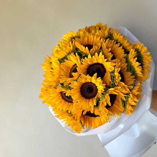 Golden Light – Sunflower Bouquet