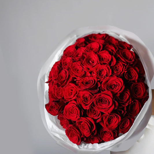 Crimson Embrace – 50 Red Roses